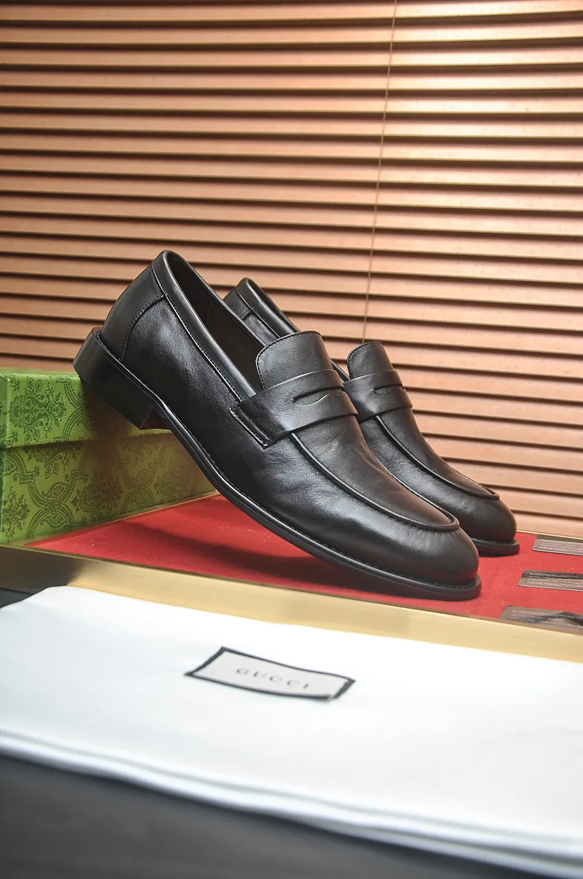 Men's shoes 💰580💶 Brand: GUCCI (Gucci) Standard code: Men's code 38/44 (45 can be customized) Grade: Same as the official website Original quality Material: Original cowhide Water-dyed cowhide lining Original rubber outsole Style category: Men's fashionable casual leather shoes Distinguished big-name luxury elements Top luxury Color: Actual picture